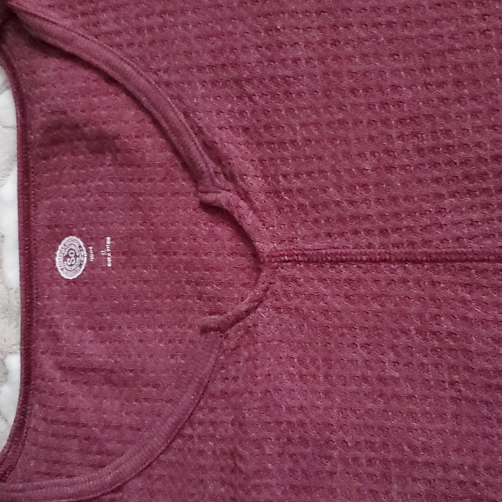 Red pullover - Picture 3 of 3